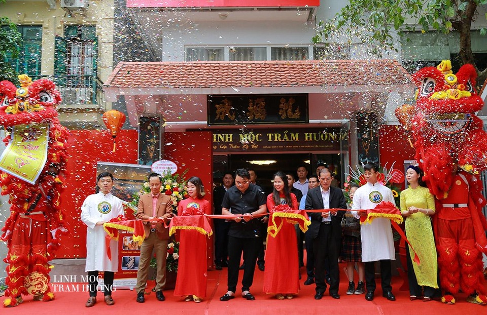 Trầm hương thiền việt khai trương showroom “Linh mộc trầm hương” - 1 Trầm hương thiền việt khai trương showroom “Linh mộc trầm hương” - 1