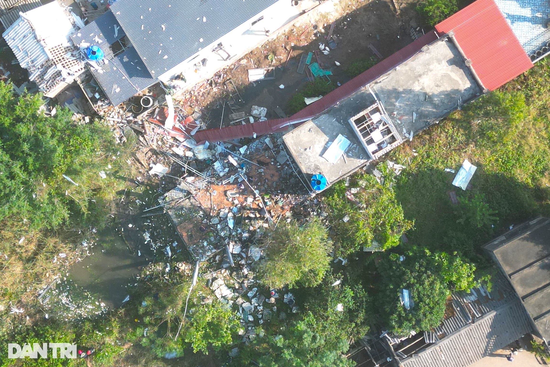 Hiện trường nơi chế tạo pháo gây nổ khiến 2 người tử vong ở Ninh Bình - 9