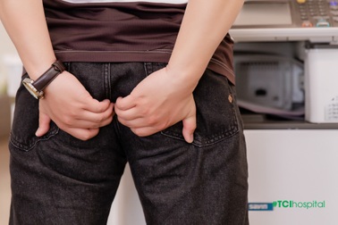 Lạm dụng đồ cay nóng có thể khiến bệnh trĩ trầm trọng thêm