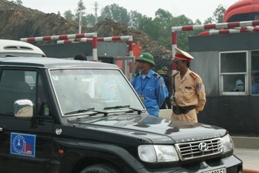 Tài xế bất bình vì trạm thu phí “đắt nhất Việt Nam” bán vé tháng  