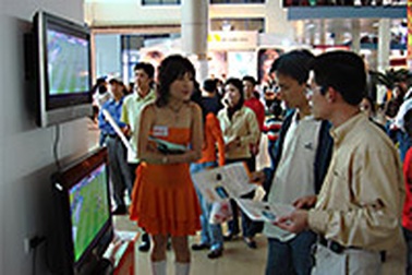 Rầm rộ giảm giá tivi LCD