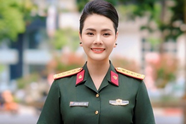 Đại úy, ca sĩ Lương Nguyệt Anh nhận 2 bằng khen từ Bộ Quốc phòng