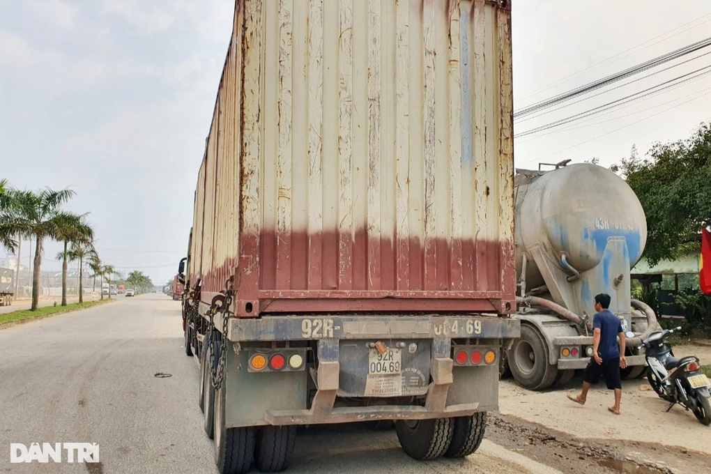 Tài xế container kể khoảnh khắc xảy ra tai nạn thảm khốc ở Quảng Nam - 3 Tài xế container kể khoảnh khắc xảy ra tai nạn thảm khốc ở Quảng Nam - 3