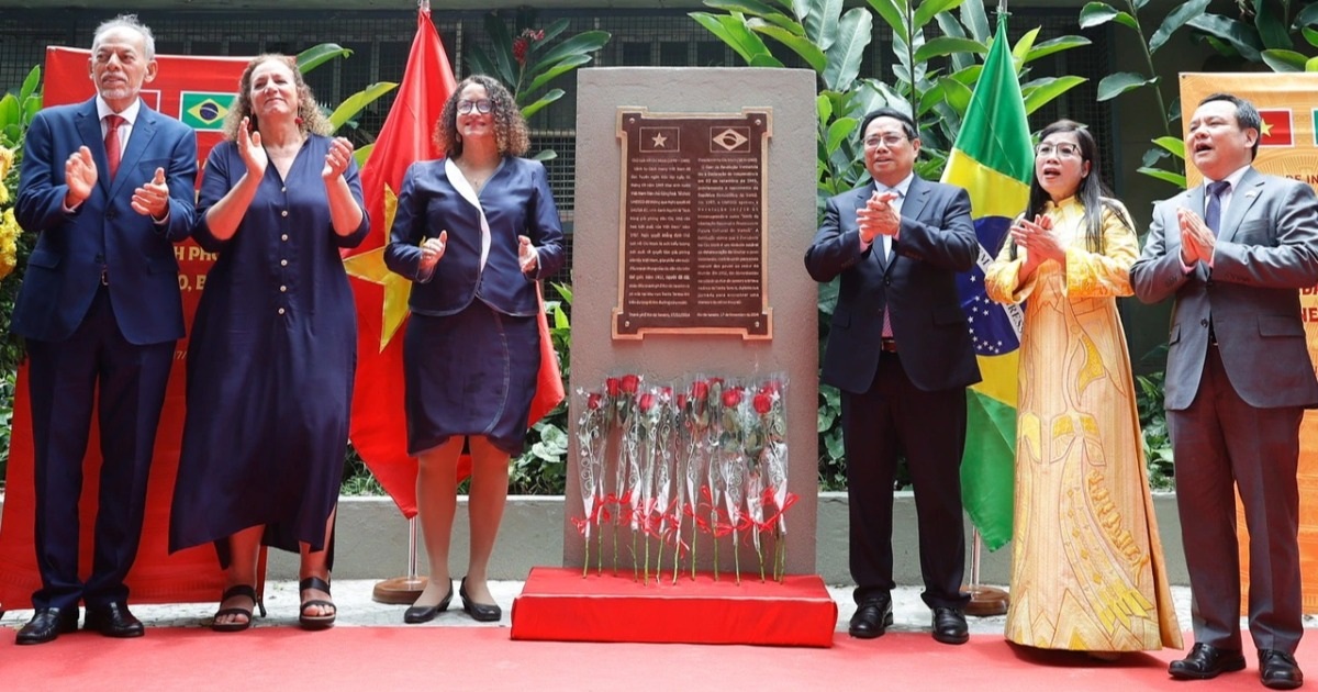 បទចម្រៀង Bài hát Như có Bác Hồ trong ngày vui đại thắng vang lên giữa Rio de Janeiro - 5