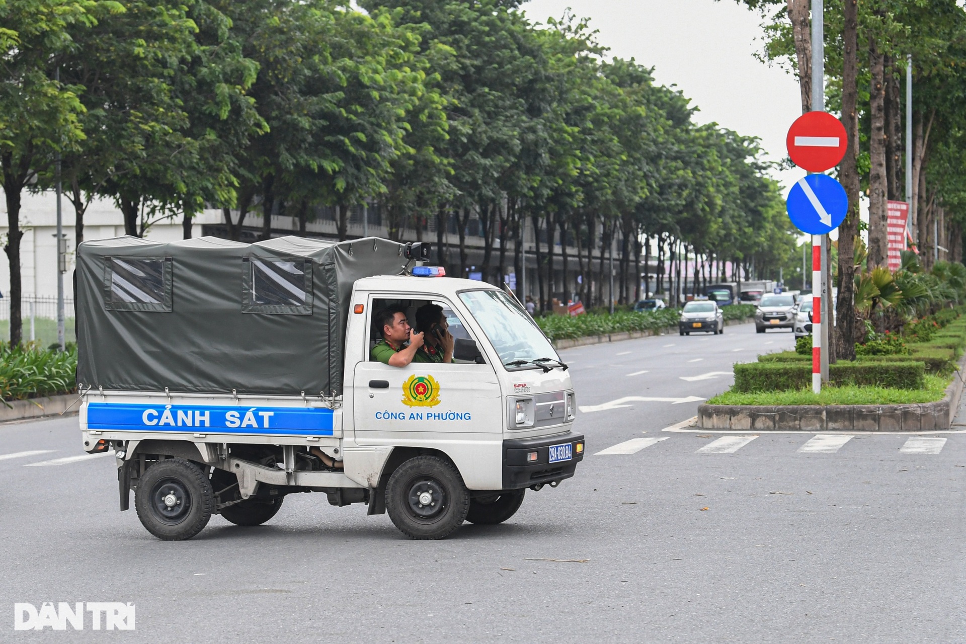 Đại lộ nghìn tỷ ở Hà Nội biến thành bến xe tải - 12 Đại lộ nghìn tỷ ở Hà Nội biến thành bến xe tải - 12