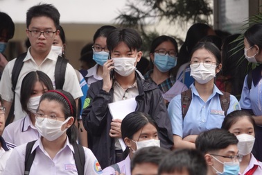 Thí sinh TPHCM hào hứng đoán đề thi ngữ văn lớp 10, không dám học "tủ"