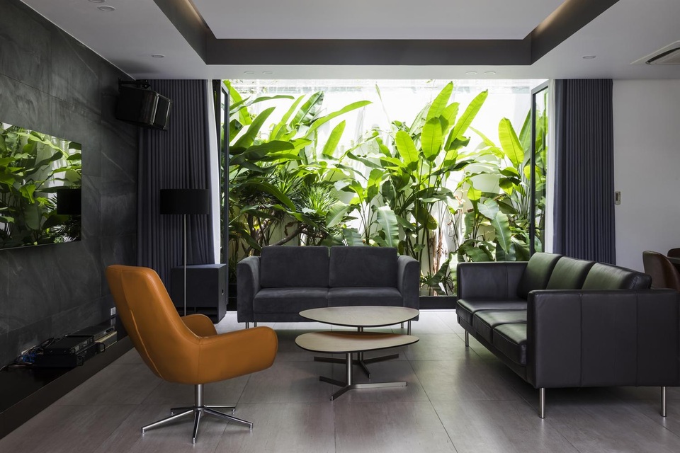 Biệt thự hơn 200m2 với khu vườn xanh như rừng nhiệt đới ở Sài Gòn - 10