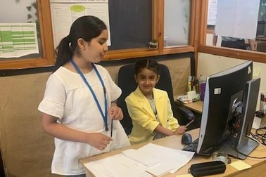 Trường học ở Anh cho phép học sinh làm giáo viên trong một ngày