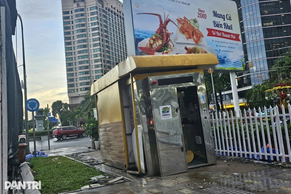 Nhà vệ sinh công cộng biến mất ở TPHCM: Chủ doanh nghiệp đặt nghi vấn - 1