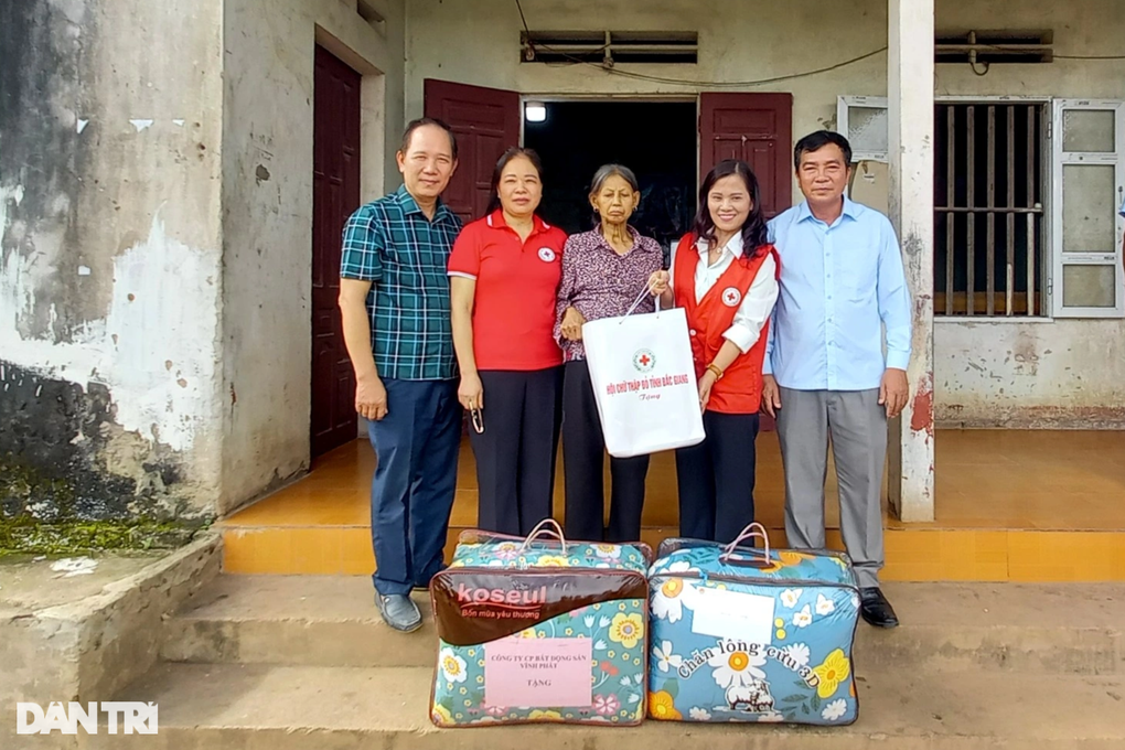 Bạn đọc giúp đỡ người mẹ khổ đau xin miếng cơm cho con hơn 360 triệu đồng - 2