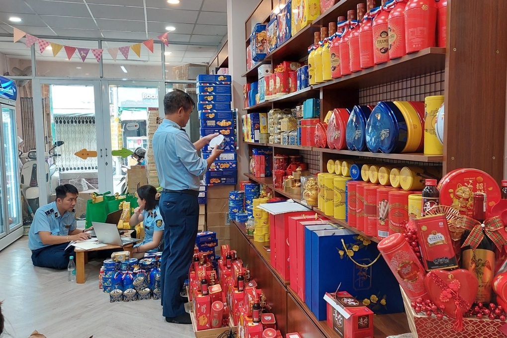 Kinh doanh hàng lậu, hàng giả ở TPHCM ngày càng tăng - 1 Kinh doanh hàng lậu, hàng giả ở TPHCM ngày càng tăng - 1
