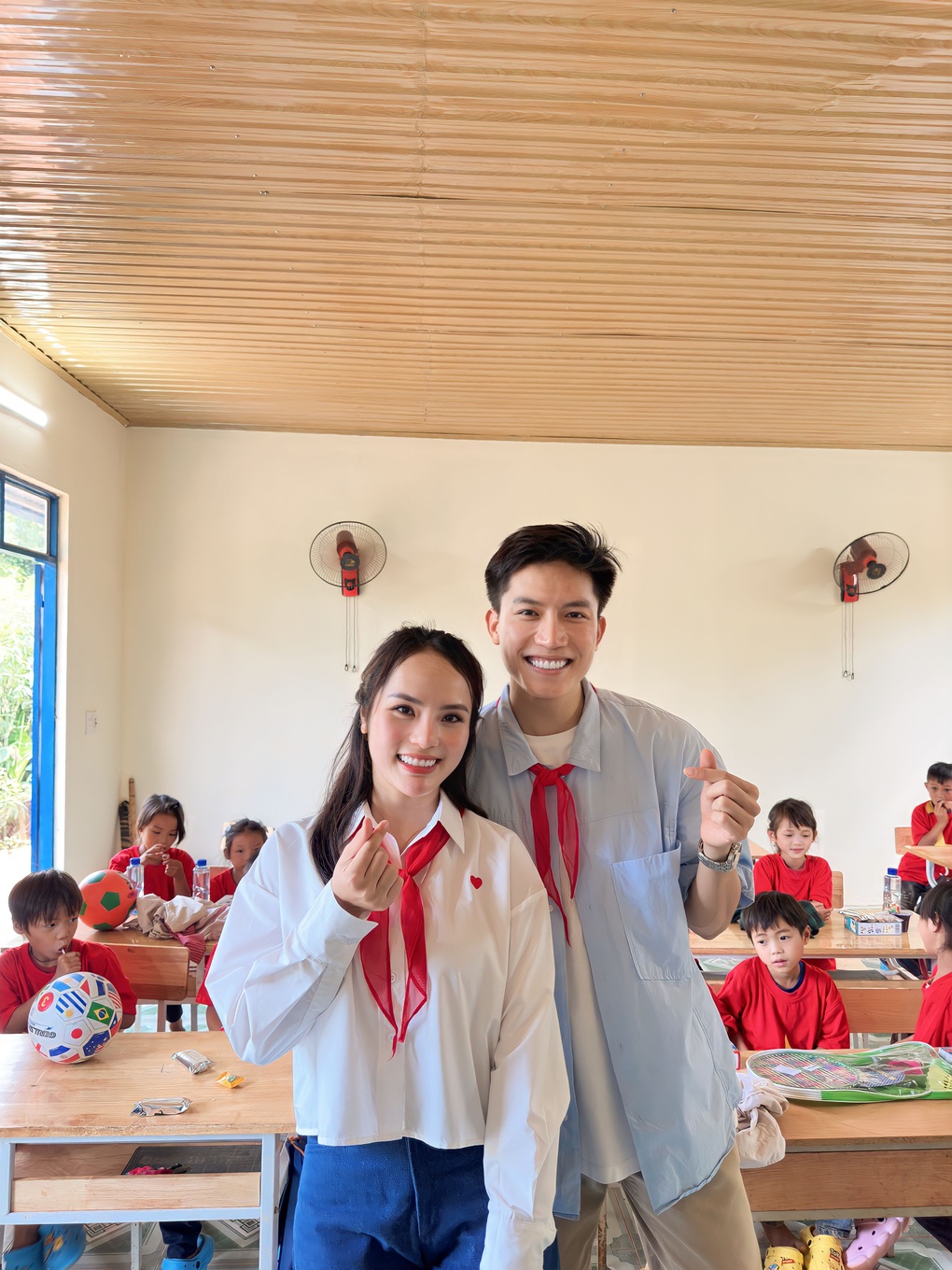 Trà My - Anh Tú xây điểm trường giúp đỡ trẻ em vùng cao - 1 Trà My - Anh Tú xây điểm trường giúp đỡ trẻ em vùng cao - 1