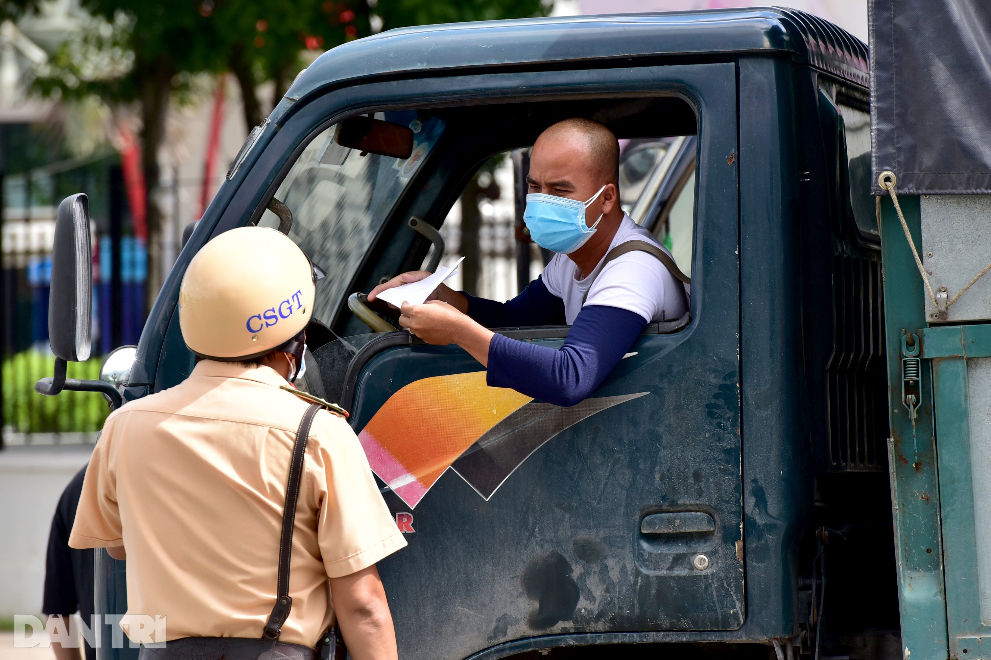 TPHCM: Kẹt xe nhiều kilomet ở cửa ngõ phía Đông ngày đầu giãn cách xã hội - 6 TPHCM: Kẹt xe nhiều kilomet ở cửa ngõ phía Đông ngày đầu giãn cách xã hội - 6