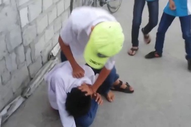 Nam sinh bị đánh hội đồng dã man ở Hải Dương
