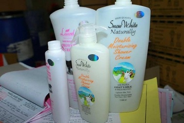 Đột kích cơ sở sản xuất sữa tắm, thu giữ hơn 7.000 chai sữa tắm "dởm"