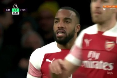 Aumbameyang nhân đôi cách biệt từ chấm 11m