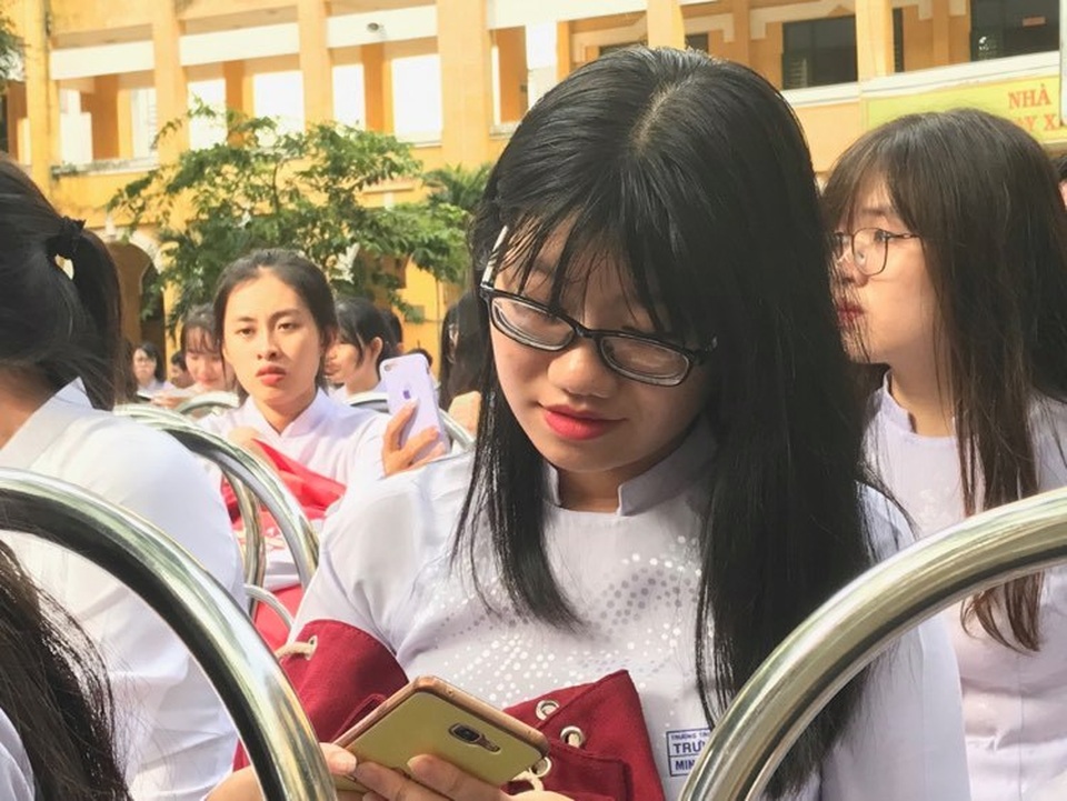 Học sinh học kiến thức mới qua truyền hình: Khó đạt hiệu quả - 1 Học sinh học kiến thức mới qua truyền hình: Khó đạt hiệu quả - 1