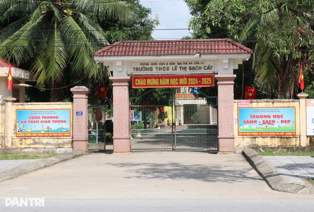 90 giáo viên và nhân viên trường học bị treo lương sau sáp nhập - 2 90 giáo viên và nhân viên trường học bị treo lương sau sáp nhập - 2