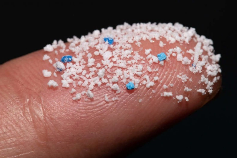 វិធីងាយៗក្នុងការដកមីក្រូប្លាស្ទីកចេញពីទឹកផឹក ជនជាតិវៀតណាមនៅតែធ្វើរាល់ថ្ងៃ - ១ Cách đơn giản loại vi nhựa khỏi nước uống, người Việt vẫn làm hàng ngày - 1