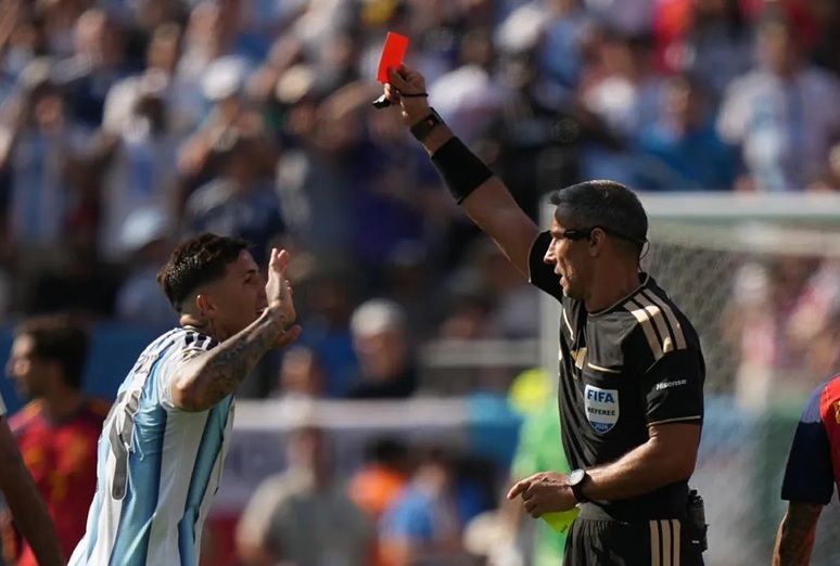 Tây Ban Nha 0-0 Argentina (Hiệp phụ): Enzo Fernandez nhận thẻ đỏ