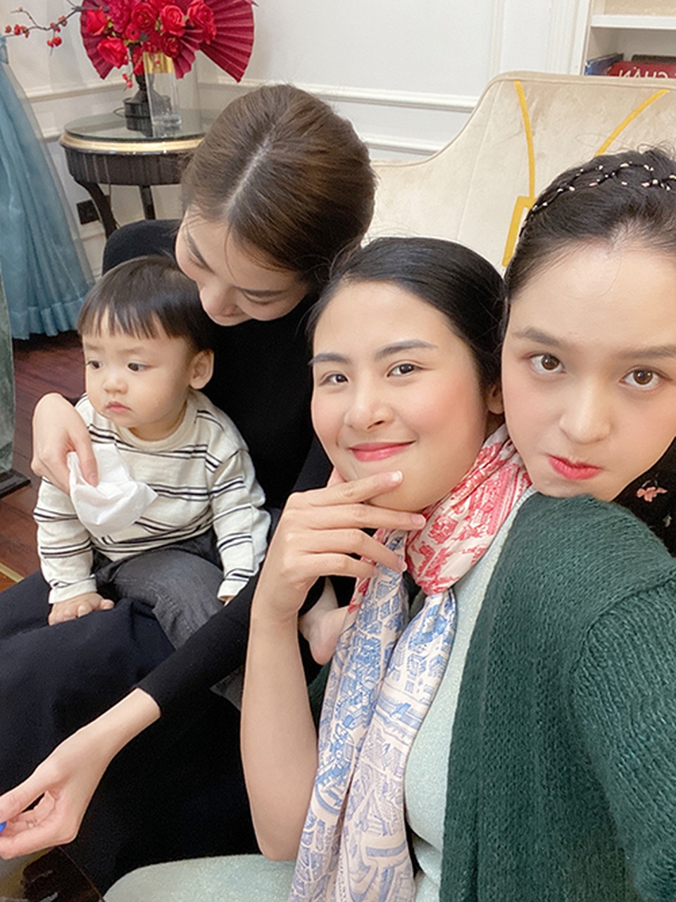 Hội bạn thân toàn mỹ nhân của Hoa hậu Ngọc Hân đều đã yên bề gia thất - 2