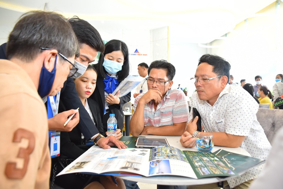 Giới đầu tư đua nhau về cửa ngõ Đông Sài Gòn “săn lùng” bất động sản - 2 Giới đầu tư đua nhau về cửa ngõ Đông Sài Gòn “săn lùng” bất động sản - 2