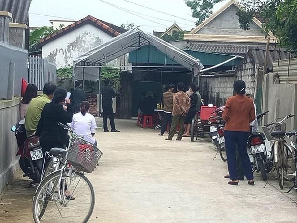 Hốt hoảng phát hiện hàng xóm tử vong trong nhà tắm - 1 Hốt hoảng phát hiện hàng xóm tử vong trong nhà tắm - 1