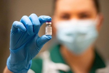 Giới khoa học tranh cãi về mũi tiêm Covid-19 nhắc lại mỗi năm