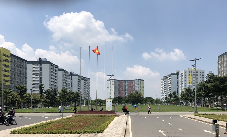 Hàng trăm giảng viên, sinh viên dốc sức thu dọn ký túc xá làm khu cách ly - 1 Hàng trăm giảng viên, sinh viên dốc sức thu dọn ký túc xá làm khu cách ly - 1
