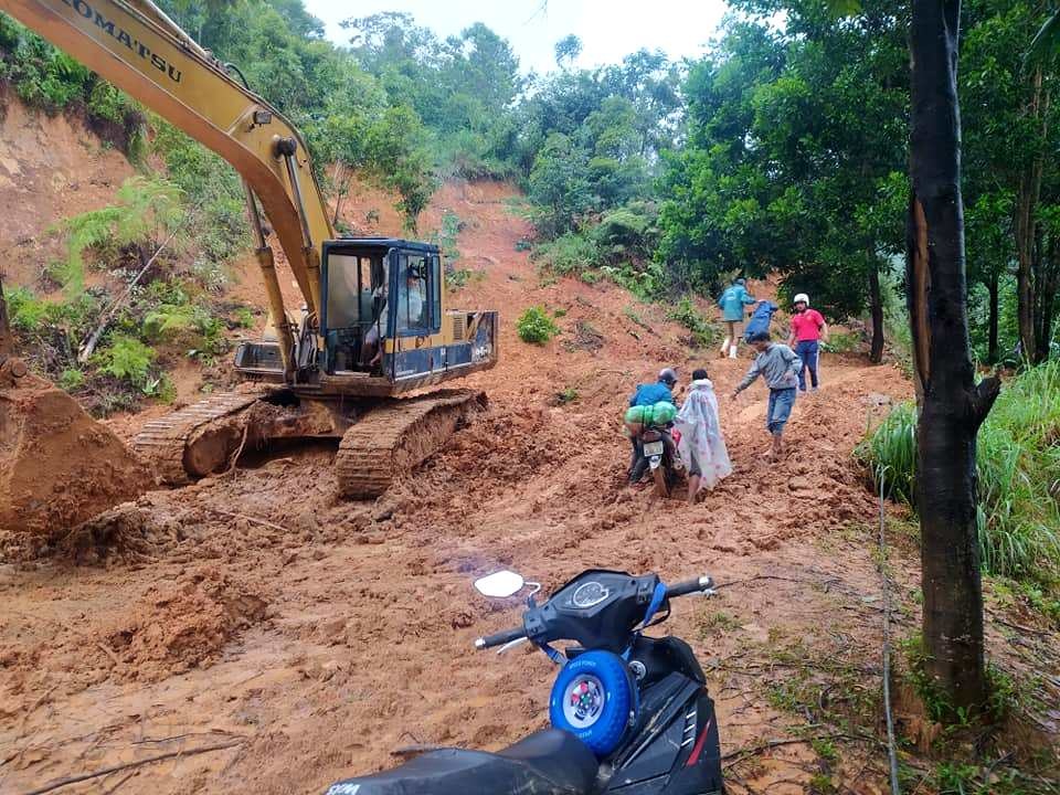 Lũ nhấn chìm làng mạc, hàng ngàn người hoảng loạn chạy lũ trong đêm - 18 Lũ nhấn chìm làng mạc, hàng ngàn người hoảng loạn chạy lũ trong đêm - 18