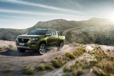 Bán tải Peugeot Landtrek sẽ dùng động cơ của cả Isuzu và Mitsubishi