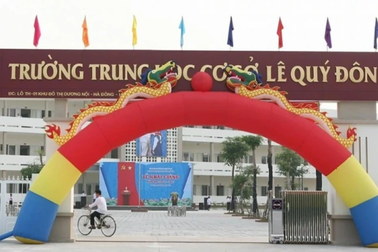 Phụ huynh vã mồ hôi vì trường công lập "đòi" tự chủ