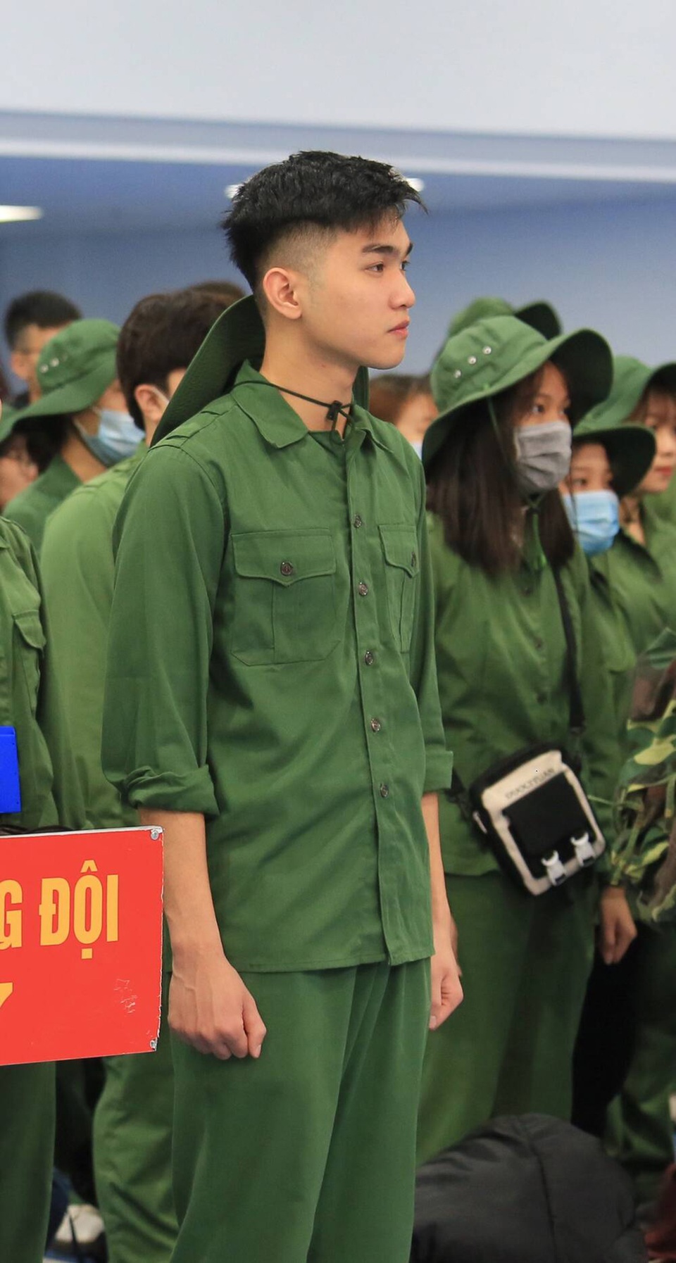 Dàn nam thanh nữ tú trong mùa quân sự của Học viện Chính sách và Phát triển - 7 Dàn nam thanh nữ tú trong mùa quân sự của Học viện Chính sách và Phát triển - 7