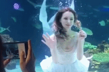 Clip "nàng tiên cá xinh đẹp ngoài đời thực" gây sốt mạng xã hội tuần qua