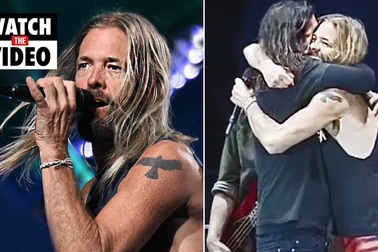 Tay trống Taylor Hawkins trong buổi biểu diễn cuối cùng với Foo Fighters
