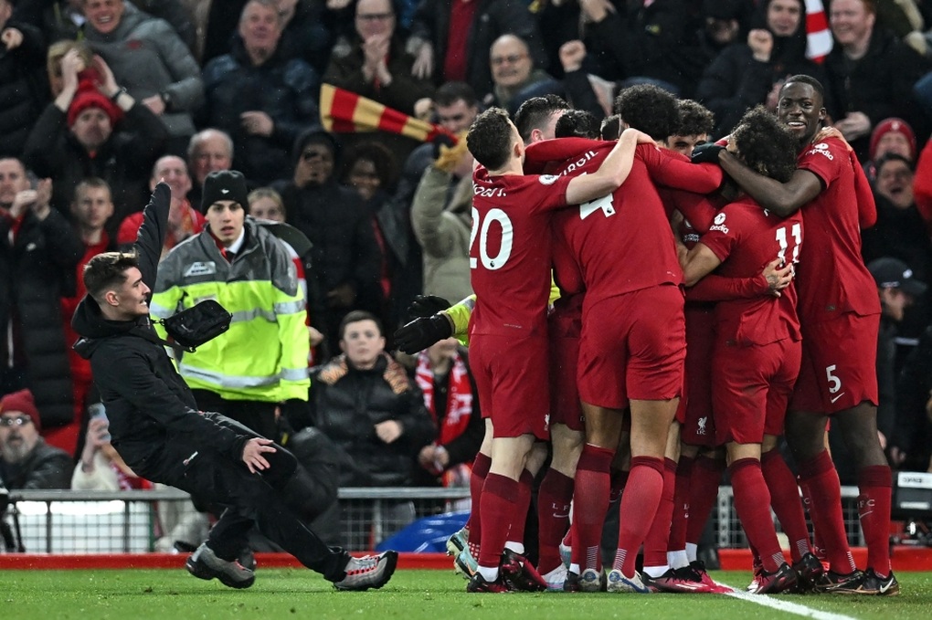 Cổ động viên đốn hạ Robertson khiến Klopp nổi giận - 1 Cổ động viên đốn hạ Robertson khiến Klopp nổi giận - 1