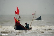Lạnh "thấu xương", ngư dân kiếm tiền triệu nhờ "xông biển" đầu năm