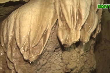 Chiêm ngưỡng vẻ đẹp của hệ thống hang Chà Lòi