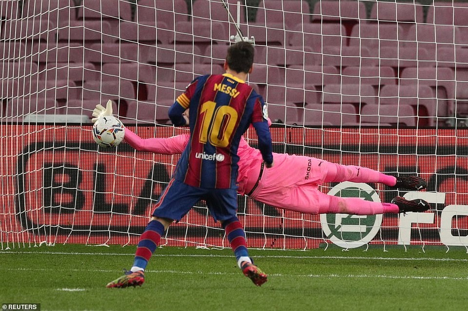 Messi san bằng kỷ lục của Pele, Barcelona vẫn bị Valencia cầm hòa - 5 Messi san bằng kỷ lục của Pele, Barcelona vẫn bị Valencia cầm hòa - 5