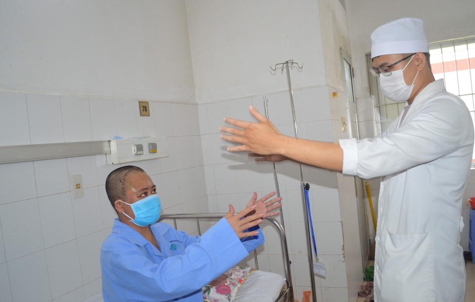 Đau đầu, mờ mắt vì khối u màng não khổng lồ - 1 Đau đầu, mờ mắt vì khối u màng não khổng lồ - 1