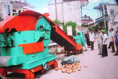 Lão nông “khùng” tự chế tạo máy xử lý rác