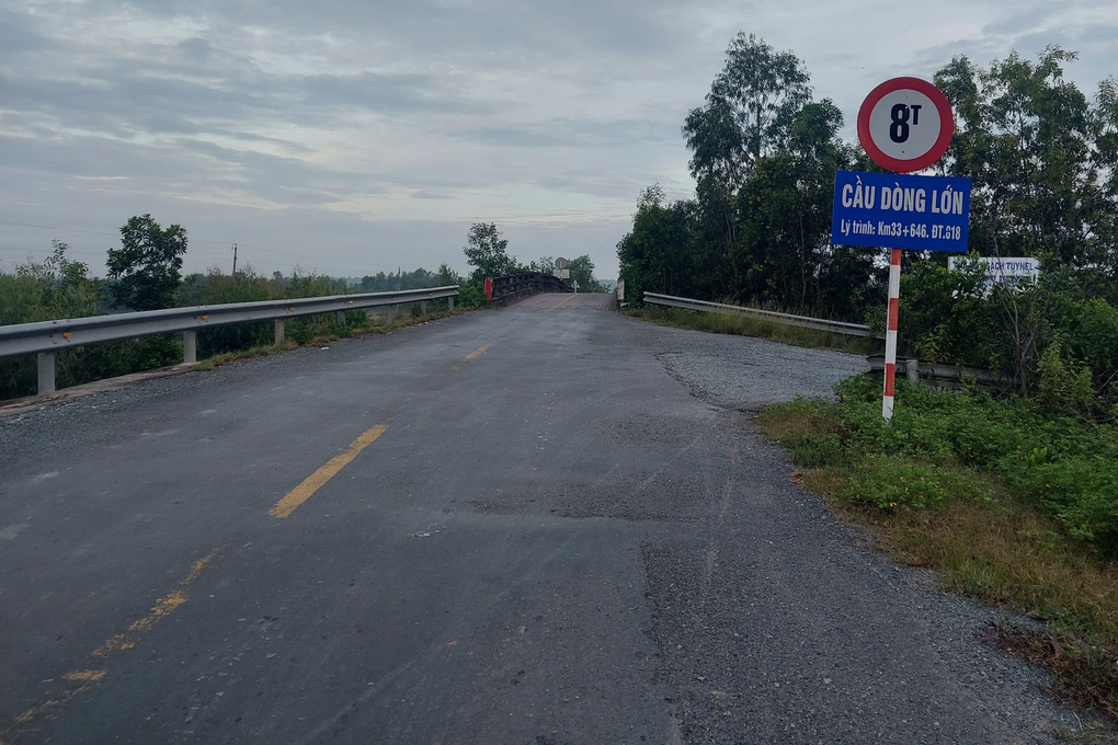 Công an vào cuộc vụ bẫy ô tô, xe máy bằng 2 tấm ván gắn đầy đinh - 3 Công an vào cuộc vụ bẫy ô tô, xe máy bằng 2 tấm ván gắn đầy đinh - 3