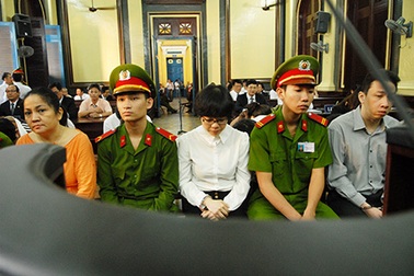 Sáng nay, siêu lừa Huyền Như tiếp tục hầu tòa