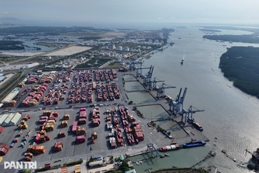 Những nút thắt cần tháo gỡ để phát triển giao thông thủy ở TPHCM