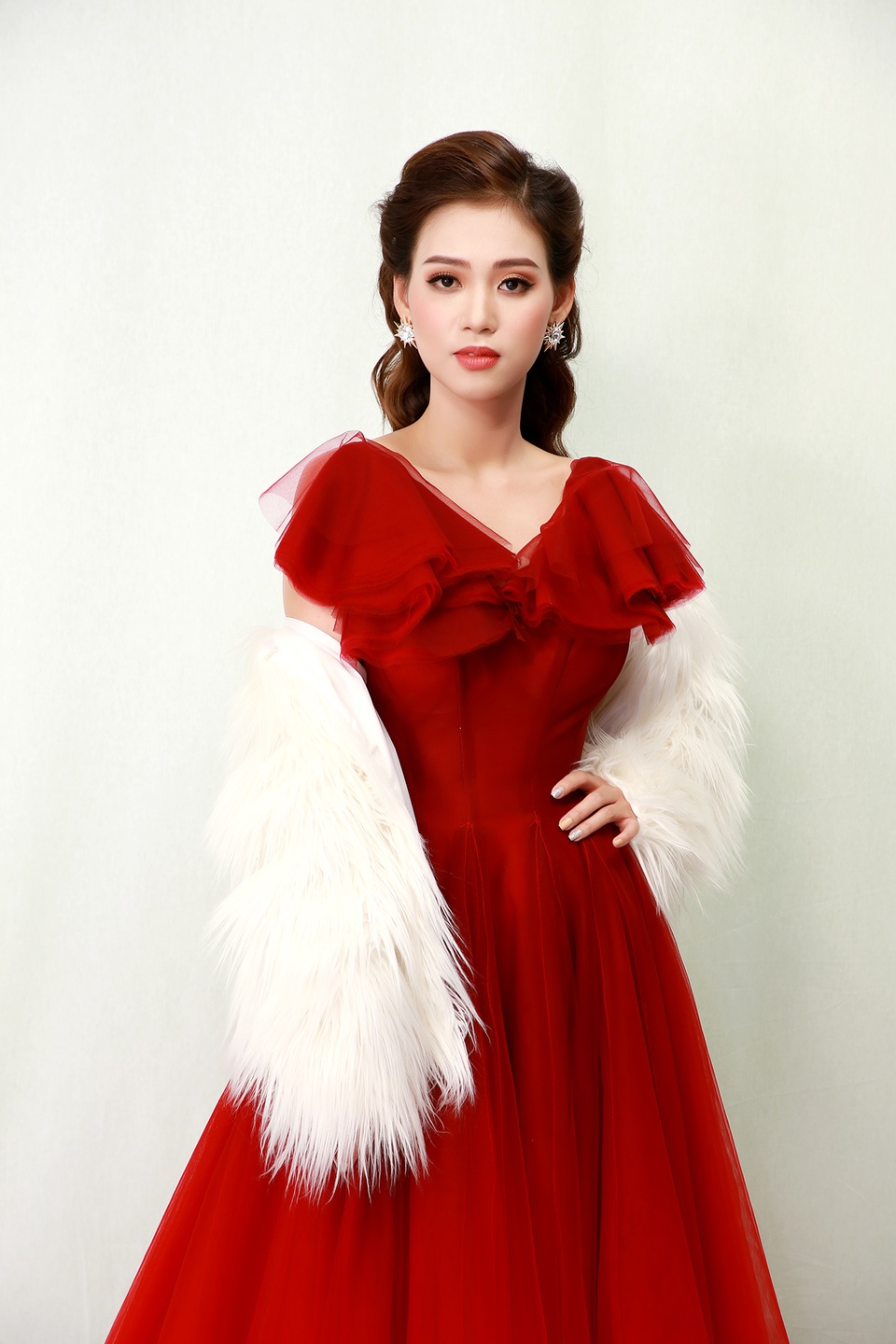 “Hot girl ngân hàng” từng nhận được nhiều lời đề nghị đổi “tình, tiền” - 1 “Hot girl ngân hàng” từng nhận được nhiều lời đề nghị đổi “tình, tiền” - 1