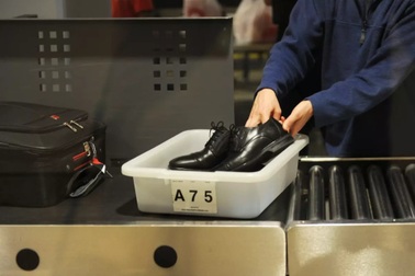 Đề xuất bỏ quy định cởi giày, thắt lưng khi qua an ninh sân bay