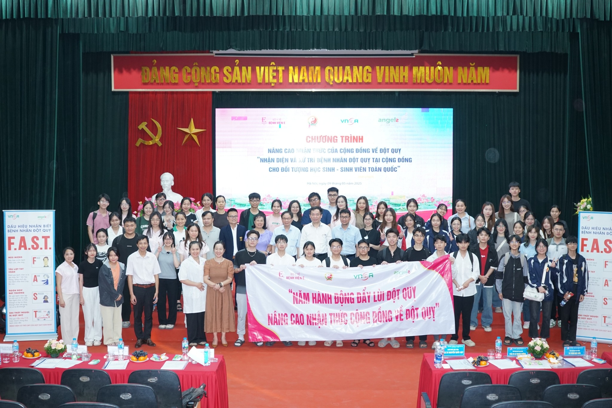 Cách nhận diện nhanh dấu hiệu người bị đột quỵ trong cộng đồng - 2