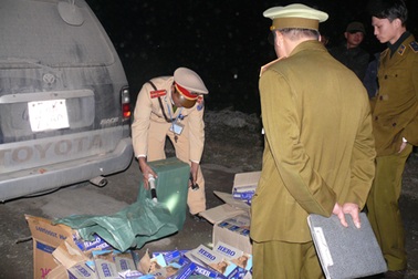 Dùng xe chở hài cốt liệt sĩ tuồn hàng lậu: Xử phạt 40 triệu đồng