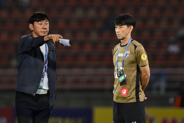 Báo Hàn Quốc: “Thái Lan sa thải HLV Ishii, bất công y hệt Shin Tae Yong”
