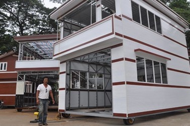 Triệu phú đô la làm nhà lầu di động